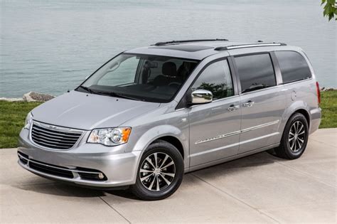 2016 Chrysler Town And Country Pictures 38 Photos Edmunds