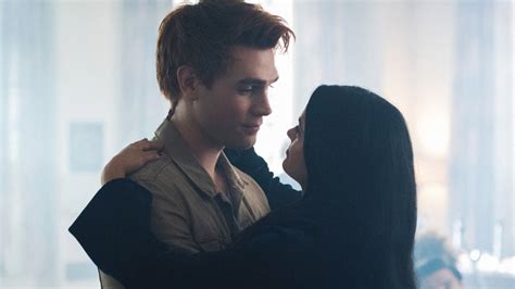 Archie And Veronicas Shower Sex Scene On Riverdale