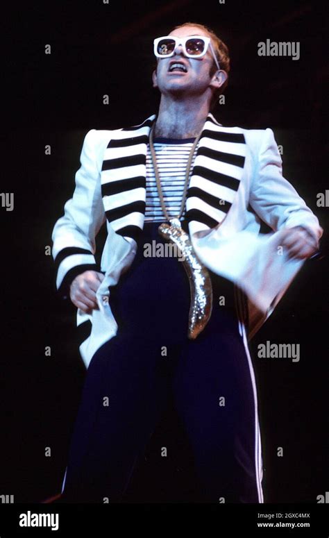 Elton John Live In Concert In London Circa 1975 Stock Photo Alamy