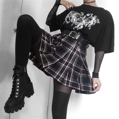 Pose 1 Or 2 👼🏻 🥀 Thx Motelrocks For The Cute Shirt 🖤 Grunge