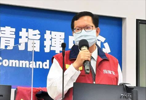 May 20, 2021 · 市場處說，戴口罩是降低新冠病毒疾病的傳播風險最有效的方法之一，先前雖已要求飲食類攤商（販）實施實聯制、設置防疫隔板等條件下，允許消費者內用，但近日防疫升至第三級，考量疫情仍未趨緩，今經北市府流行疫情指揮中心第144次會議討論後，決定. 《桃園》防疫餐飲禁內用 違者最高罰1.5萬 - 生活 - 自由時報電子報