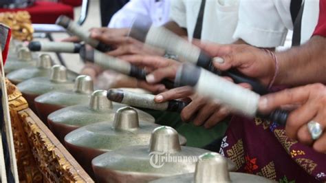 Seperangkat Gamelan Dari Jawa Tengah Biasanya Disebut Dalang Njawani