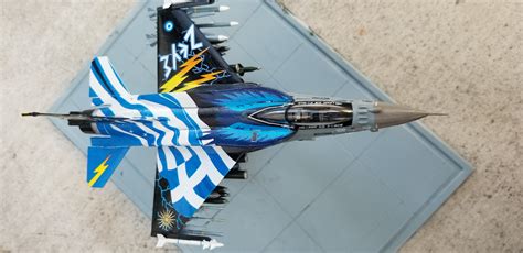 This video discusses in detail the latest version of f16, the f16 block 70 or f16v us air force f16 viper military technology. F-16V Viper Block 70/ 1/72 - The Display Case - ARC ...