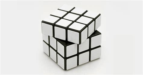 Are you up to the challenge? Il invente le Rubik's Cube monochrome pour les cons, et ...