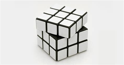 Build your own personalised cube with the blank rubik's cube. Il invente le Rubik's Cube monochrome pour les cons, et ...