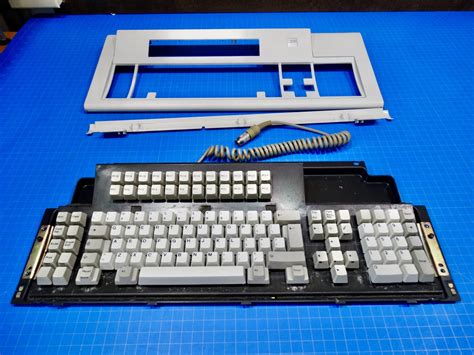 1984 Ibm Model F Keyboard 6110668 13 Dec 84 122 Key Clickykeyboards