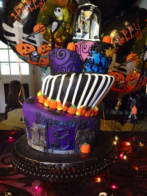 My boyfriend and his friends all really like tim burton and the nightmare before christmas movie. Nightmare Before Christmas Cake | Nightmare before ...