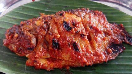 Cara membuat ikan kembung bakar ala padang yang lezat bahannya adalah : Peluang Bisnis Ikan Bakar Bumbu Padang Dan Analisa ...