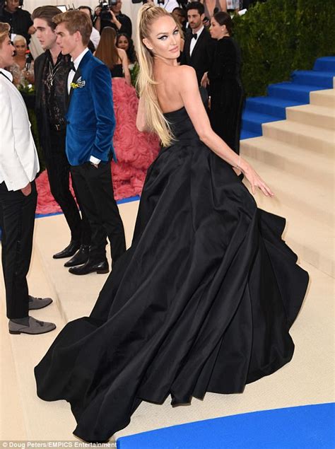 Met Gala 2017 Candice Swanepoel Wears A Princess Gown Daily Mail Online