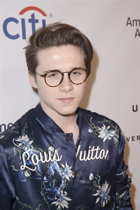 Latest brooklyn beckham news on girlfriend chloe moretz and david, romeo and victoria plus more on his photography book what i see, tattoos and instagram. Brooklyn Beckham fue consciente a los 13 años de la fama ...