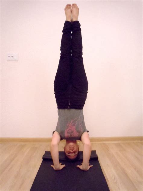 How To Do A Tripod Headstand 10 Steps With Pictures Instructables