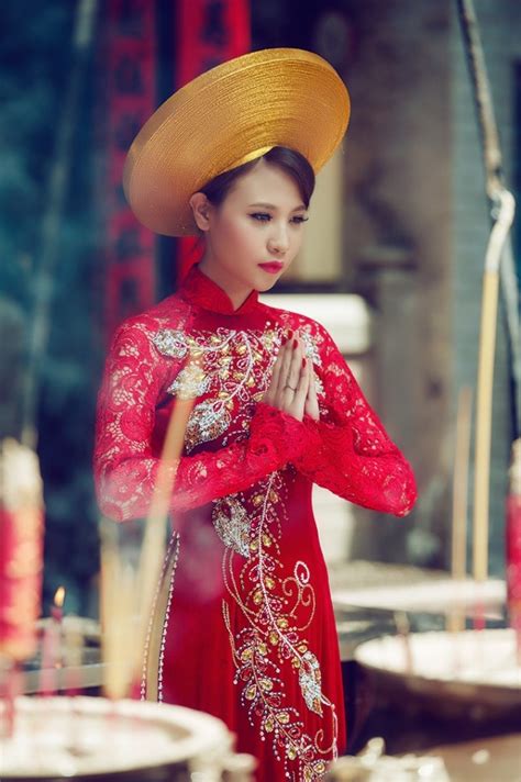 Everything from the vietnamese wedding dress, the ao dai, to the extensive vietnamese tea ceremony is a great representation of beauty and traditionally, the groom's parents will lead a procession to the bride's family home where the groom and his family will ask for the bride's hand in. 74 best Vietnamese Wedding images on Pinterest ...