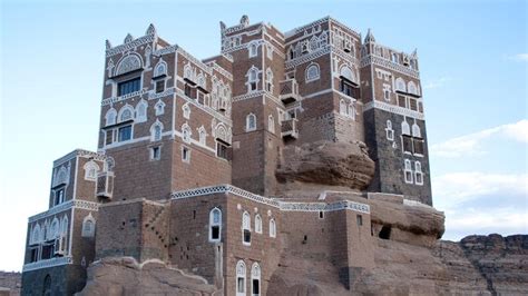 Rock And Palace Dar Al Hajar Is Yemens Most Spectacular Constructions