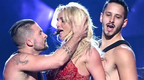 Britney Spears Sings About Masturbation During The Billboard Music Awards