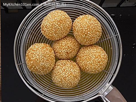 How To Make The Crispy Fried Sesame Balls Jian Dui