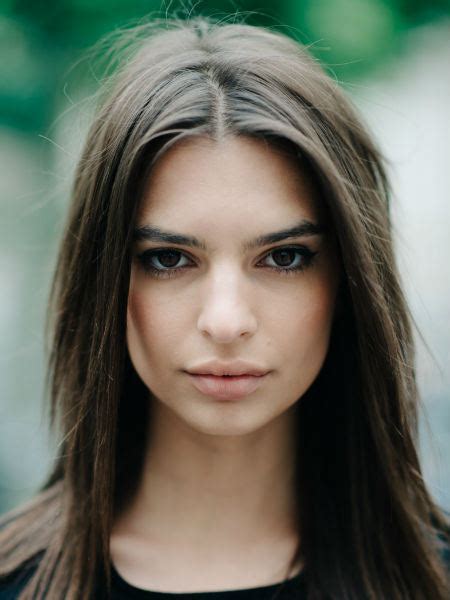 Emily Ratajkowski Biography Height And Weight Parents Net Worth