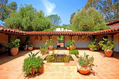 Spanish Courtyard Hacienda Style Homes Spanish Style Homes Spanish