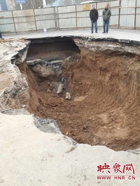We did not find results for: "郑州地铁站附近路面塌陷"实为大货车压塌透水路面_新闻频道_映象网