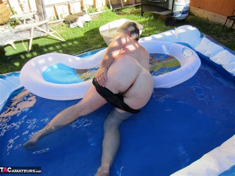 Fatty Mature Granny Girdle Goddess Peels To Enjoy Wading Pool Skinny