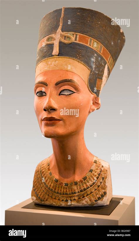 Il Busto Della Regina Nefertiti Da Amarna Noto Anche Come Akhetaten Ora