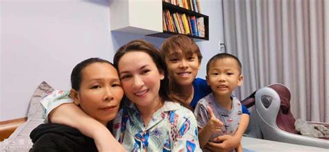 Music video vợ thằng đậu performing by phương mỹ chi ft hồ văn cường from kỳ tài thách đấu on htv7 #phuongmychi. Hồ Văn Cường đã cao hơn Phương Mỹ Chi nhưng vẫn là chàng ...