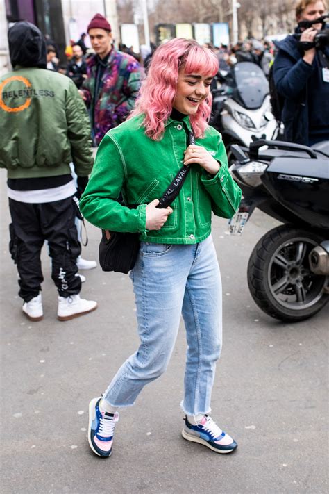 Maisie Williams Pink Hair At Paris Fashion Week See Pics