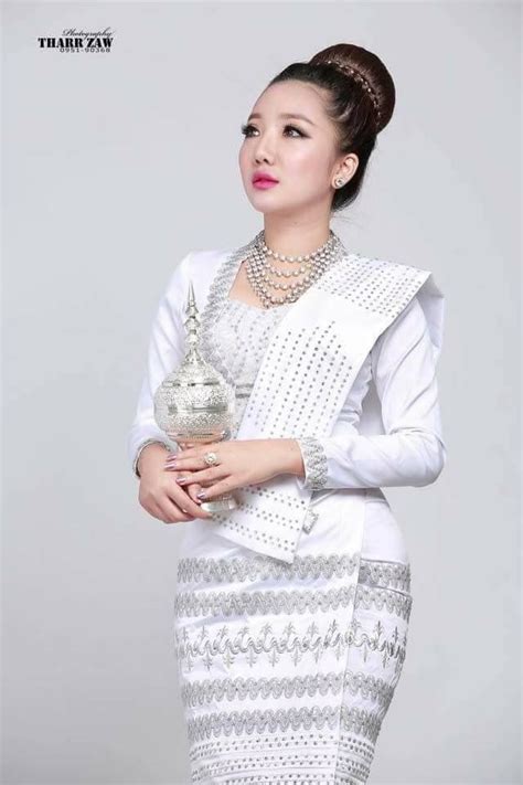 Pin By เรย์ On Myanmar Dress Myanmar Dress Design Dress Kondangan