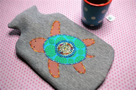 Palettensofa selberbauen teil 3 polstern und endmontage. Wärmflaschenbezug nähen | Anleitung | Flaschen ...