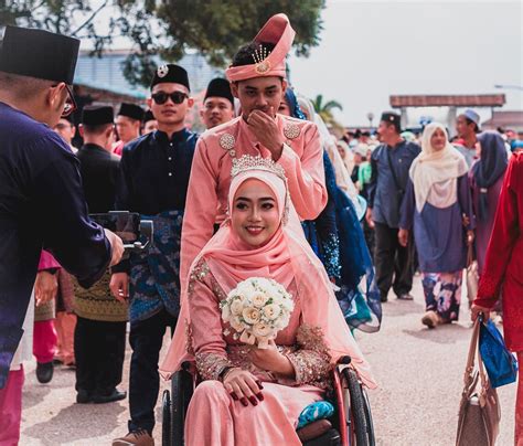 Penyusunan waktu solat fardhu telah diajarkan sendiri oleh malaikat jibrail kepada nabi muhammad s.a.w. Jatuh Cinta Waktu Sama-Sama Main PUBG, Lelaki & Gadis ...