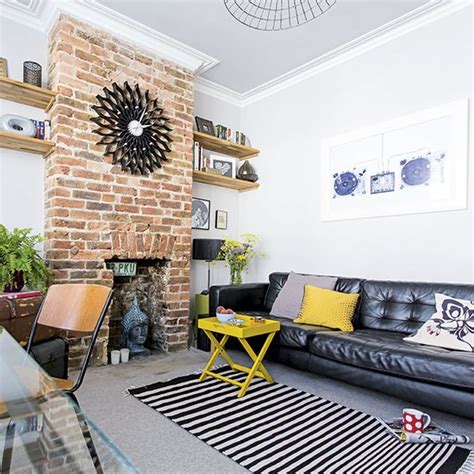 23 Elegant Living Room With Exposed Brick Wall