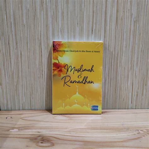 Buku Saku Muslimah Dan Ramadhan Toko Muslim Title