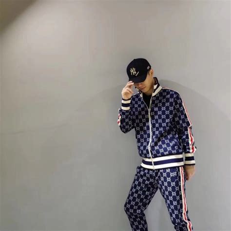 Buy Cheap Gucci Tracksuits For Men 999661 From
