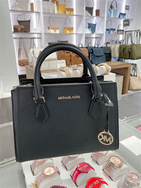 Michael Kors - Michael Kors Hope Medium Messenger Satchel Crossbody Bag