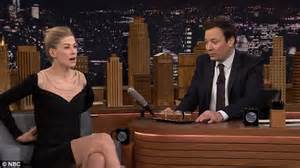 Rosamund Pike Rips Dress While On Jimmy Fallon Daily Mail Online