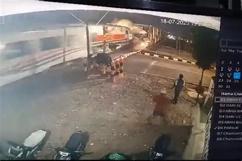 Aduh Ngeri Banget Begini Kronologi Tabrakan Ka Brantas Dan Truk Tronton Di Semarang Dari