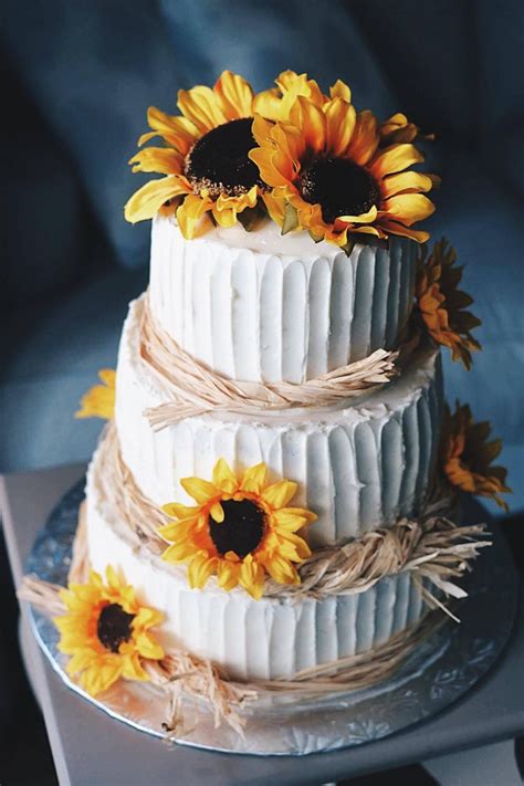 Wedding Cake Crumbs And Tea Sunflower Cakes Sunflower Wedding Cake Wedding Cakes With Cupcakes