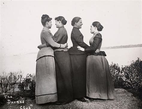 secret lesbians 16 romantic photographs of queer women couples from the victorian era