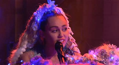 Miley Cyrus Hosts Snl Cries During Performance Recap E Online