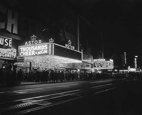 Daily Life In New York In The 1940s Told Through 25 Bandw Images