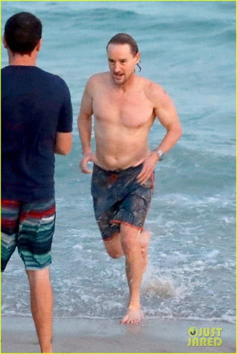 Owen Wilson Goes Shirtless On The Beach In Miami Photo Sexiz Pix