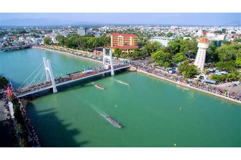 It is located on the country's south central coast. Đôi Nét về Lịch Sử Hình Thành Tỉnh Bình Thuận