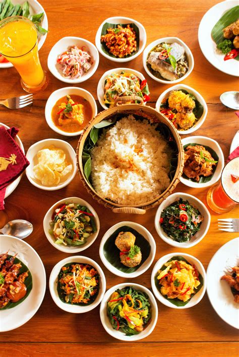 Indonesian Traditional Rijsttafel | Rijsttafel, Koken, Eten