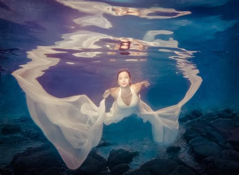 tracie maglosky planning an underwater maternity photo shoot