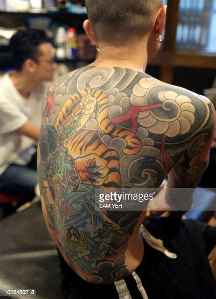 Learn To Tattoo Photos And Premium High Res Pictures Getty Images