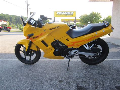 This bike has been babied, garage kept and never dropped just a few signs of use as pictured. Buy 2006 Kawasaki NINJA 250 250R Sportbike on 2040-motos