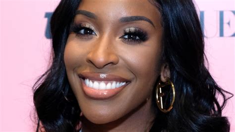 Jackie Aina Has The Perfect Trick To Help Your Makeup Last