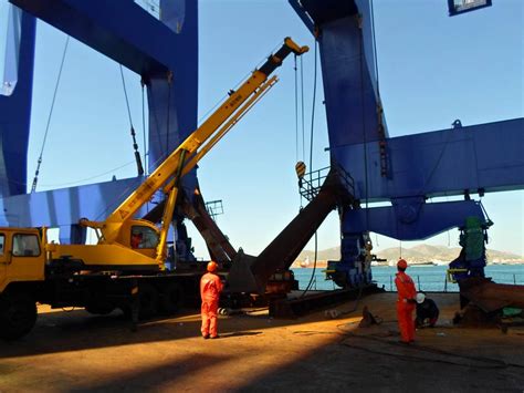 Support Works for the Unloading of 5 STS cranes at the port of Piraeus ...