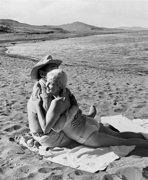Marilyn Monroe And Clark Gable On The Set Of The Misfits 1960 Marilyn Monroe Marilyn