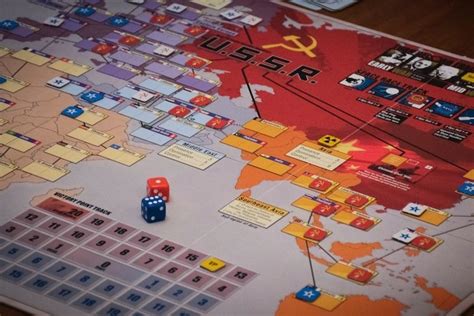 Ayúdalas a escoger algunos trajes festivos antes de ir al centro comercial en este juego para chicas. Los mejores juegos de mesa de 2018: guía de compras para ...