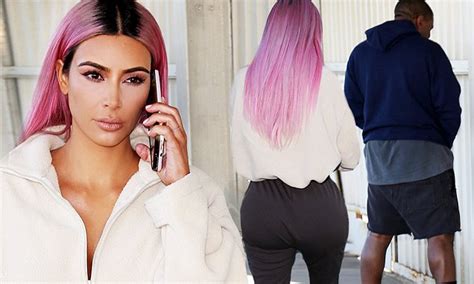 Kim Kardashian Debuts Bubblegum Pink Locks Daily Mail Online